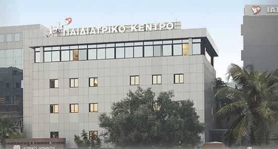 пальмы и корпус клиники